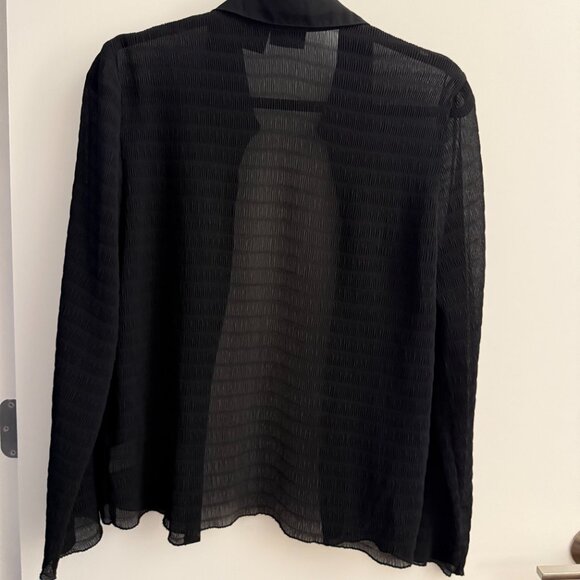 Cute Button Up - Picture 2 of 4